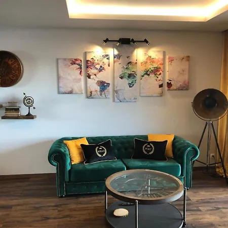 Port Z Widokiem Na Jezioro Premium